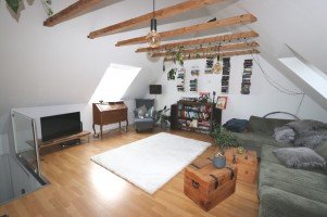 Hauptbild + Holzb�ttgen + Maisonette-Wohnung + ca. 97 m� Wohnfl�che + 2,5 Zimmer + 1 Schlafzimmer + Stellplatz +