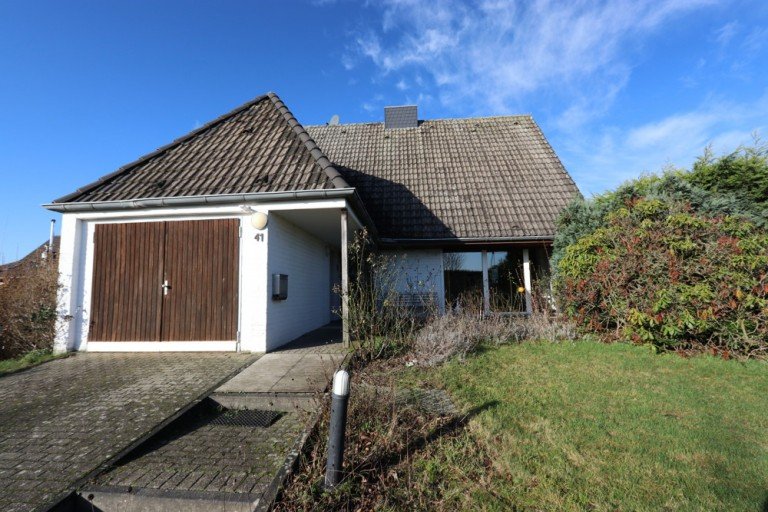 Hausansicht Kaarst Einfamilienhaus + Driesch + freistehendes Einfamilienhaus + 110 m� Wohnfl�che + 757 m� Grundst�ck + sehr ruhig +