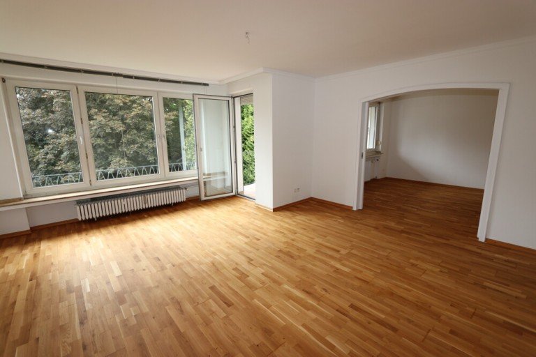 Wohnzimmer D�sseldorf Etagenwohnung + Bilk / Flehe + 4-Zimmer-Wohnung + ca. 109 m� Wohnfl�che + renoviert + 1. OG + im 3-Familienhaus +