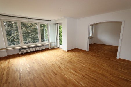 Hauptbild + Bilk / Flehe + 4-Zimmer-Wohnung + ca. 109 m² Wohnfläche + renoviert + 1. OG + im 3-Familienhaus +