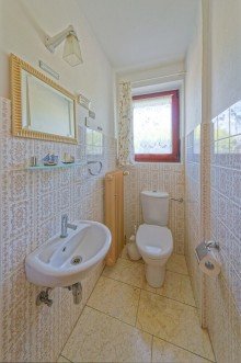 G�ste-WC + Kaarst + Einfamilienhaus + Bj. 1972 + ca. 564 m� Grundst�ck + ca. 159 m� Wohnfl�che + 2 Garagen +