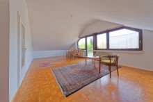 Wohnraum / Zimmer DG + Kaarst + Einfamilienhaus + Bj. 1972 + ca. 564 m� Grundst�ck + ca. 159 m� Wohnfl�che + 2 Garagen +