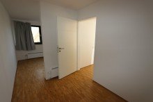 Schlafzimmer I mit Ankleidebereich - Zwischenebene + Kaarst + Haus im Haus + ca. 123 m� Wohnfl�che + 2 Schlafzimmer + Bj. 1975 +