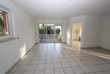 Wohnzimmer + Kaarst - Zentrum + 2-Zimmerwohnung  + Garten + ca. 66 m� + renoviert  + ab 01.01. bezugsfrei +
