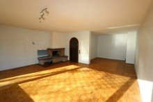 Wohnzimmer mit Essbereich und Kamin + Kaarst + gro�z�giges Reihenendhaus + Bj. 1981 + ca. 155 m� Wohnfl�che + 6 Zimmer + 2 Garagen +