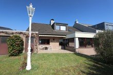 R�ckansicht + Kaarst + Einfamilienhaus + Bj. 1972 + ca. 564 m� Grundst�ck + ca. 159 m� Wohnfl�che + 2 Garagen +