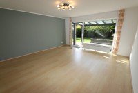 Bild (3d911e3da26a77eefdfec2274ff603bf): + Holzb�ttgen + Doppelhaush�lfte + Bj. 1983 + ca. 140 m� Wohnfl�che + 5 Zimmer + 2 Badezimmer +