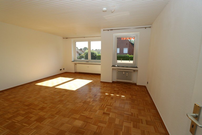 Wohnzimmer Kaarst Erdgeschosswohnung + Zentrale Lage + 2-Zimmerwohnung mit West-Balkon + G�ste-WC + Garage +