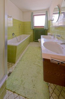 Badezimmer + Kaarst + Einfamilienhaus + Bj. 1972 + ca. 564 m� Grundst�ck + ca. 159 m� Wohnfl�che + 2 Garagen +