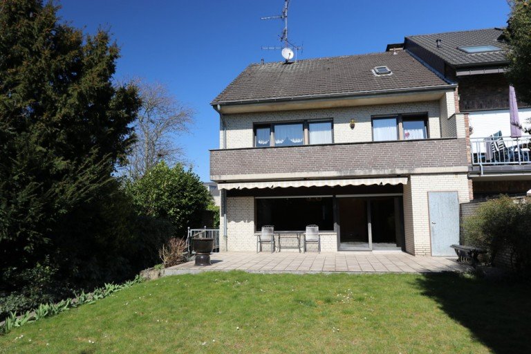 R�ckansicht Kaarst Einfamilienhaus + Kaarst + gro�z�giges Einfamilienhaus + Bj. 1982 + ca. 186 m� Wohnfl. + Doppelgarage +