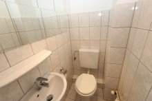 G�ste-WC + Kaarst + Haus im Haus + ca. 123 m� Wohnfl�che + 2 Schlafzimmer + Bj. 1975 +