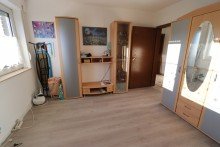 Kinderzimmer + Holzb�ttgen + Doppelhaush�lfe + 116 m� Wohnfl�che + 459 m� Grundst�ck + 3 Schlafzimmer + 1989 +