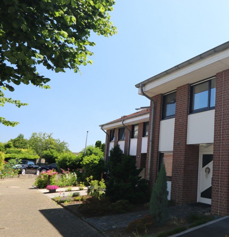 Aussenansicht Kaarst Reihenmittelhaus + Kaarst West + Reihenmittelhaus + ca. 115 m� Wohnfl�che + Garage + Aussenstellplatz +