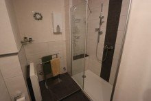 Badezimmer + Kaarst + 4-Zimmer-Wohnung + Dachgeschoss + ca. 89 m� Wohnfl�che + 2 Schlafzimmer + Balkon +