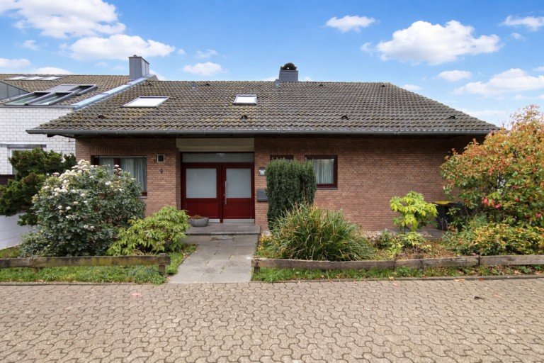 Ansicht Kaarst Einfamilienhaus + Kaarst + Einfamilienhaus + Bj. 1972 + ca. 564 m� Grundst�ck + ca. 159 m� Wohnfl�che + 2 Garagen +