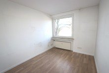 Schlafzimmer II + Kaarst + 3-Zimmerwohnung + Bj. 1969 + ca. 82 m� Wohnfl�che + 1. OG  + Balkon + Garage +