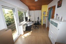 Schlafzimmer II DG + Kaarst + Doppelhaush�lfte + Baujahr 1969+ ca. 107 m� Wohnfl�che + ca. 447 m� Grundst�ck + Garage +