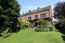 R�ckansicht Kaarst + Reiheneckhaus + Bj.1981 + ca. 403 m� Grundst�ck + ca. 172 m� Wohnfl�che + 2 Garagen