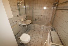 Badezimmer + Kaarst + Bungalow + ca. 100 m� Wohnfl�che + 724 m� Grundst�ck + Garage + 1965 +