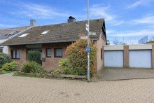 Ansicht + Kaarst + gro�z�giges Wohnhaus + Bj. 1972 + mit viel Potenzial f�r Familie, Generationen & Arbeiten