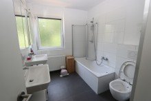 Badezimmer + Kaarst + Reihenhaus + ca. 98 m� + 3 Schlafzimmer + Garten + 2019 modernisiert + Garage (optional) +