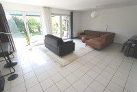 Bild (8b6a12b9efdabb2f025617f325a07c7d): + Vorst + Doppelhaush�lfte + Bj 2000 + ca. 158 m� Wohnfl�che + 4 Schlafzimmer + Wintergarten + Garage + 2 Stellpl�tze +