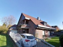 Aussenansicht + Vorst + 2-Familienhaus + 1986 + 714 m� Grundst�ck + ca. 204 m� Wohnfl�che + Garage + Carport +