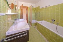 Badezimmer + Kaarst + Einfamilienhaus + Bj. 1972 + ca. 564 m� Grundst�ck + ca. 159 m� Wohnfl�che + 2 Garagen +