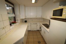 Hauswirtschaftsraum + Vorst + 2-Familienhaus + 1986 + 714 m� Grundst�ck + ca. 204 m� Wohnfl�che + Garage + Carport +