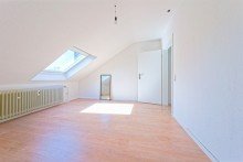 Schlafzimmer DG + Kaarst + Einfamilienhaus + Bj. 1972 + ca. 564 m� Grundst�ck + ca. 159 m� Wohnfl�che + 2 Garagen +