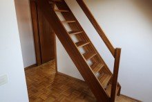 Treppe zum Spitzboden + B�ttgen + Einfamilienhaus + Baujahr 1975 + ca. 423 m� Grundst�ck + ca. 131 m� Wohnfl�che + Garage +