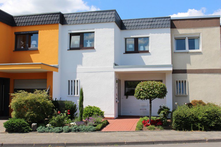 Aussenansicht Kaarst Reihenmittelhaus Kaarst + Reihenmittelhaus + ca. 107 m� Wohnfl�che + Frei ab Mitte 2021