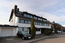 Ansicht + Kaarst + Haus im Haus + ca. 123 m� Wohnfl�che + 2 Schlafzimmer + Bj. 1975 +