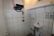 Teek�che (vorbereitet) / Abstellraum + Vorst + B�ro / Praxis / Kanzlei / Ladenlokal + ca. 129 m� Gewerbefl�che + 4 R�ume + Erdgeschoss +