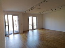 Wohnzimmer + Kaarst-Vorst + 3-Zimmerwohnung + Barrierearm + ca.105 m� + Balkon + Aufzug + TG Stellplatz +