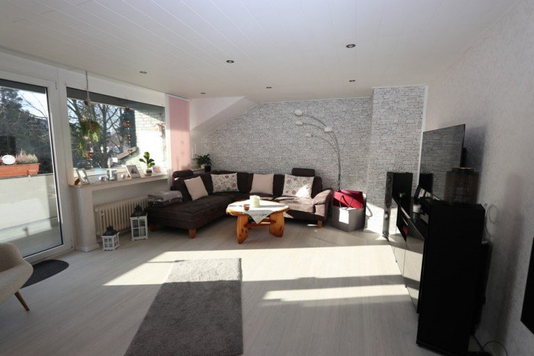 Wohnzimmer Kaarst Dachgeschosswohnung + Kaarst + zentrumsnah + ca. 94 m� + Balkon + 3 Schlafzimmer + Dachgeschoss +