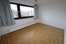 Schlafzimmer I mit Ankleidebereich - Zwischenebene + Kaarst + Haus im Haus + ca. 123 m� Wohnfl�che + 2 Schlafzimmer + Bj. 1975 +