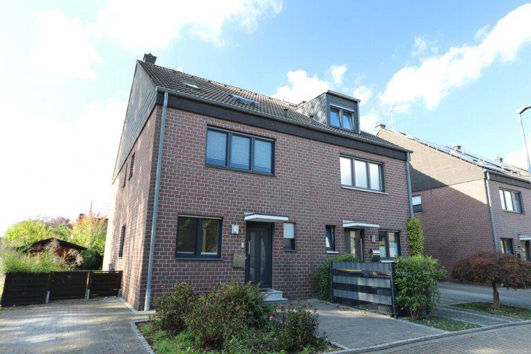 Ansicht Kaarst / Holzb�ttgen Doppelhaush�lfte + Holzb�ttgen + Doppelhaush�lfte + Bj. 1983 + ca. 140 m� Wohnfl�che + 5 Zimmer + 2 Badezimmer +