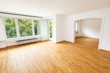 Hauptbild + Bilk / Flehe + 4-Zimmer-Wohnung + ca. 109 m² Wohnfläche + renoviert + 1. OG + im 3-Familienhaus +