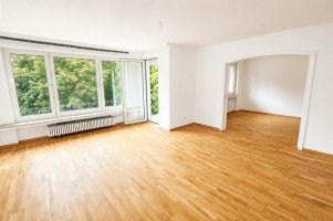 Hauptbild + Bilk / Flehe + 4-Zimmer-Wohnung + ca. 109 m² Wohnfläche + renoviert + 1. OG + im 3-Familienhaus +