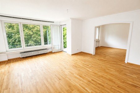 Hauptbild + Bilk / Flehe + 4-Zimmer-Wohnung + ca. 109 m² Wohnfläche + renoviert + 1. OG + im 3-Familienhaus +