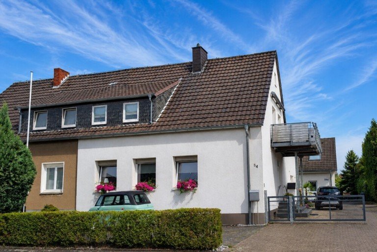 Hausansicht Kaarst Etagenwohnung + Kaarst + 2,5-Zimmer-Wohnung in 2-Familien-Haus + ca. 73 m� Wohnfl�che + Balkon + Stellplatz +