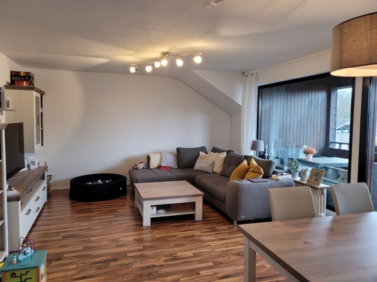 Wohnzimmer Kaarst Etagenwohnung + KAARST-ZENTRUM + 3- Zimmer Wohnung + 86 m� + Balkon + G�ste WC mit Dusche +