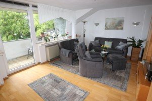 Hauptbild + Kaarst + 4-Zimmer-Wohnung + Dachgeschoss + ca. 89 m² Wohnfläche + 2 Schlafzimmer + Balkon +