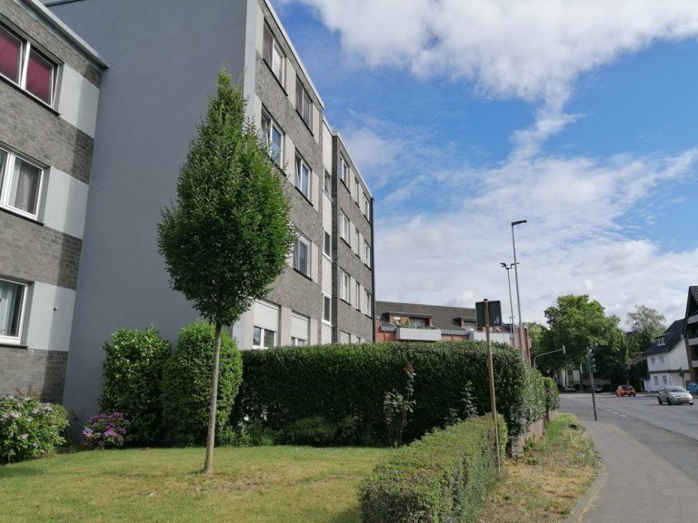 Aussenansicht Kaarst Dachgeschosswohnung + Kaarst-Zentrum + 3 Zimmerwohnung + ca. 76 m� + Balkon + Stellplatz + Einbauk�che +