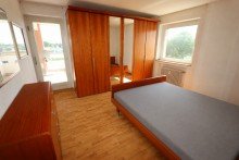 Schlafzimmer I + Kaarst + 4-Zimmer-Wohnung +  ca. 105 m� Wohnfl�che + Balkon + inkl. TG-Stellplatz +