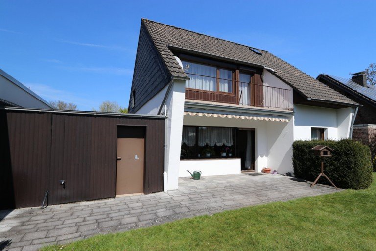 R�ckansicht Kaarst Einfamilienhaus + Kaarst + freistehende Einfamilienhaus + 106 m� Wohnfl�che + 408 m� Grundst�ck + 1969
