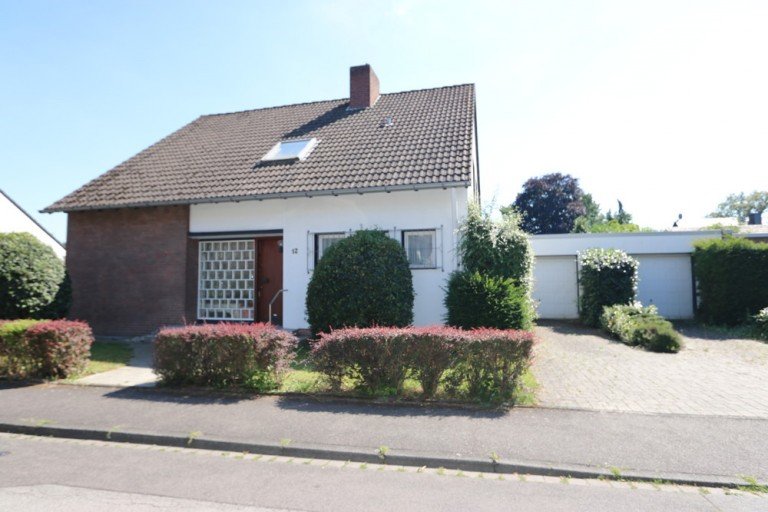 Ansicht Kaarst Einfamilienhaus + Kaarst + Einfamilienhaus + Bj. 1966 + ca. 746 m� Grundst�ck + ca. 142 m� Wohnfl�che + 2 Garagen