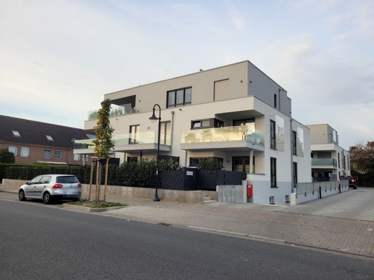 Aussenbild Kaarst Erdgeschosswohnung + Kaarst + n�he S-Bahn + ca. 69m� + 2-Zimmerwohnung + Garten + TG Stellplatz + Luftw�rmepumpe +