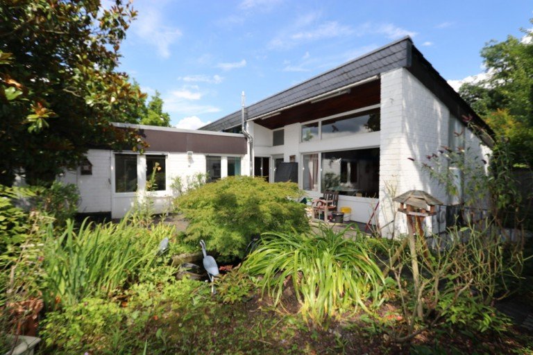 R�ckansicht Kaarst Bungalow + Kaarst + Bungalow + Bj. 1972 + ca. 126 m� Wohnfl�che + ca. 368 m� Grundst�ck + Garage +